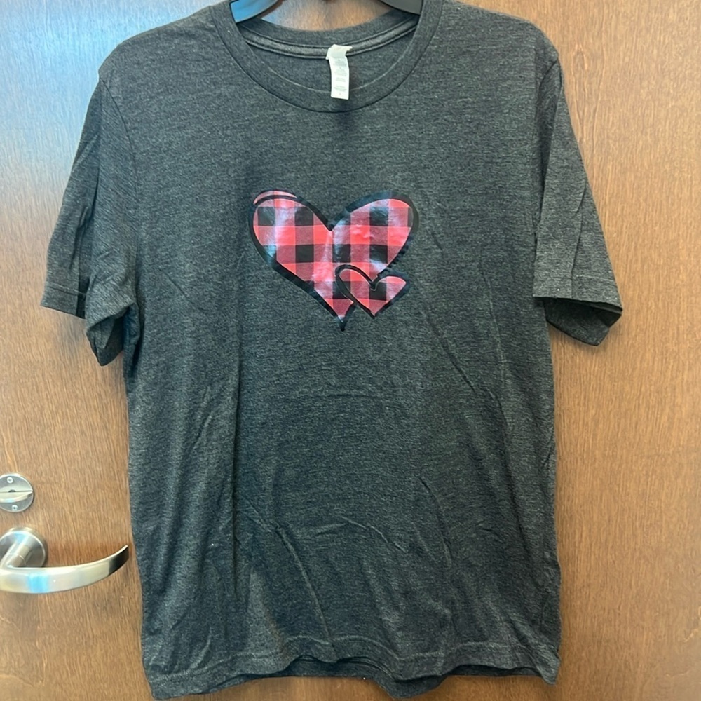 Valentines Gray Short Sleeve T-Shirt with 2 Plaid hearts on the front Sz. L